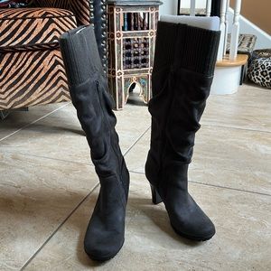 Womens Tall grey suede boots, size 8.5